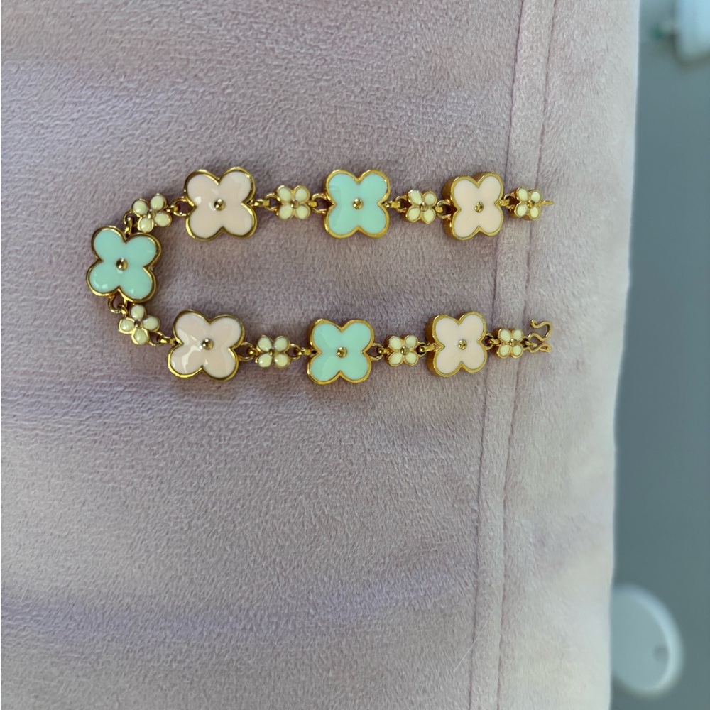 Elegant Gold and Cream Floral Bracelet